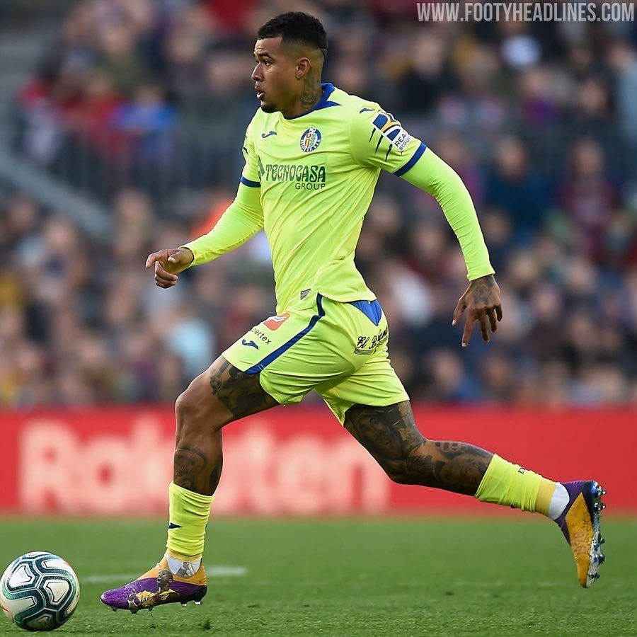 Kenedy Wears Stunning Custom LA Lakers Kobe Boots In Tribute To